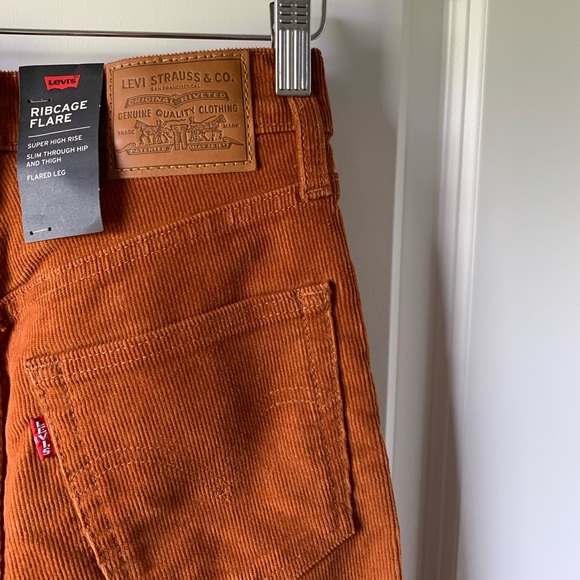 Levi’s Ribcage Flare Cord Jeans in Caramel Cafe - Picture 13 of 13